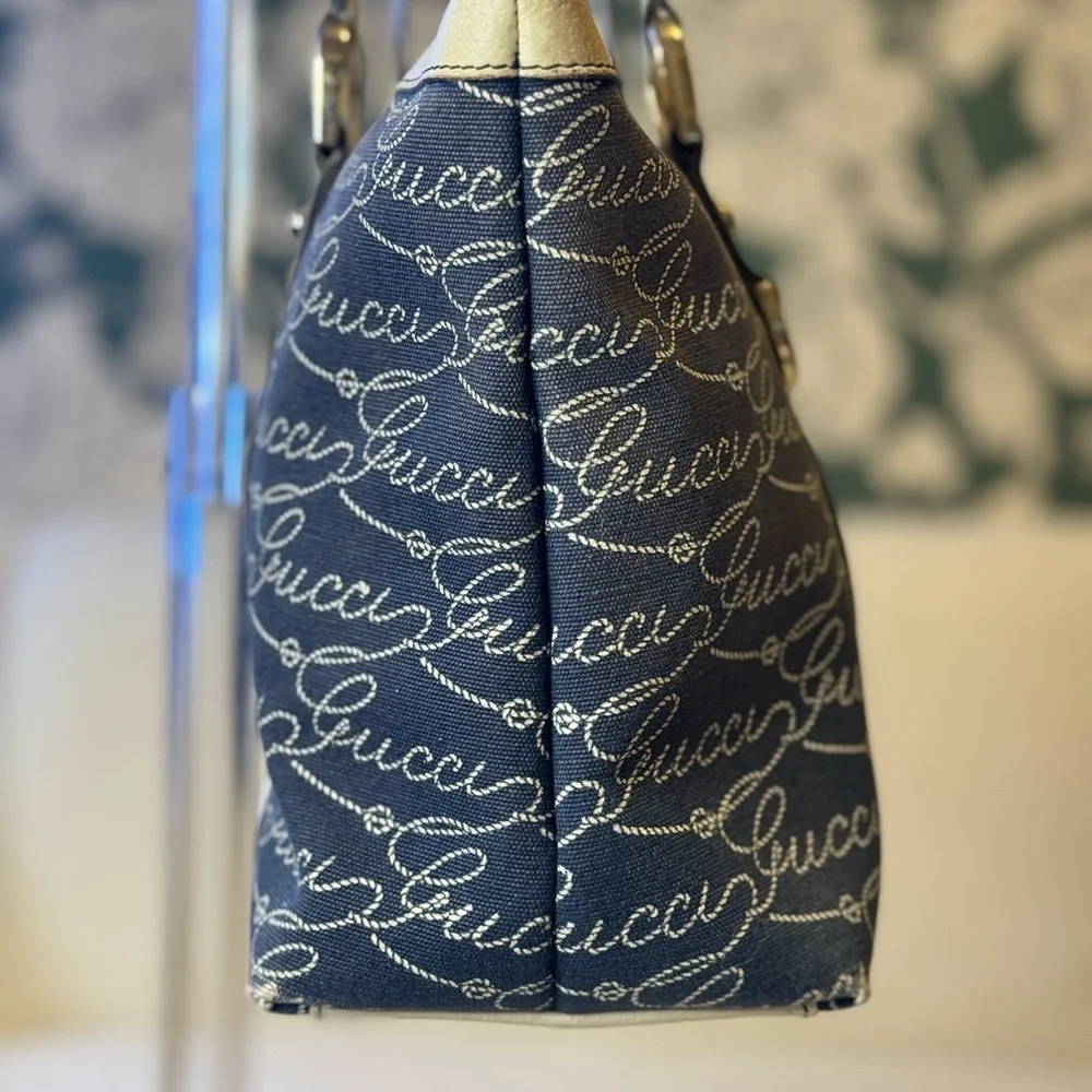 Gucci Navy and Cream Shoulder Bag - Picture 6 of 13
